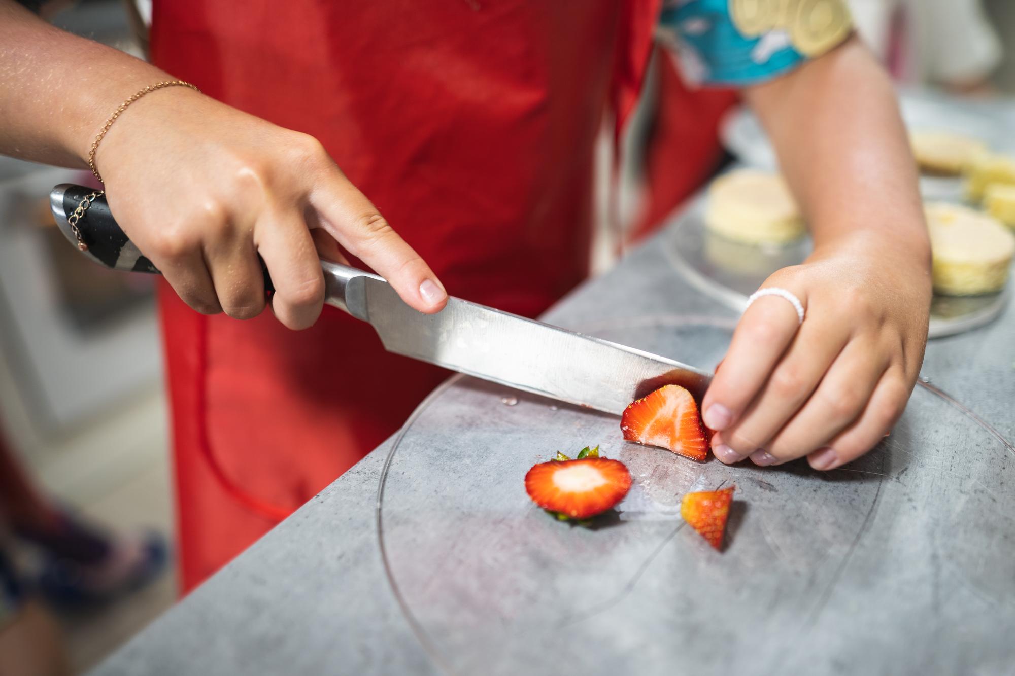 teacher demonstrating knife technique